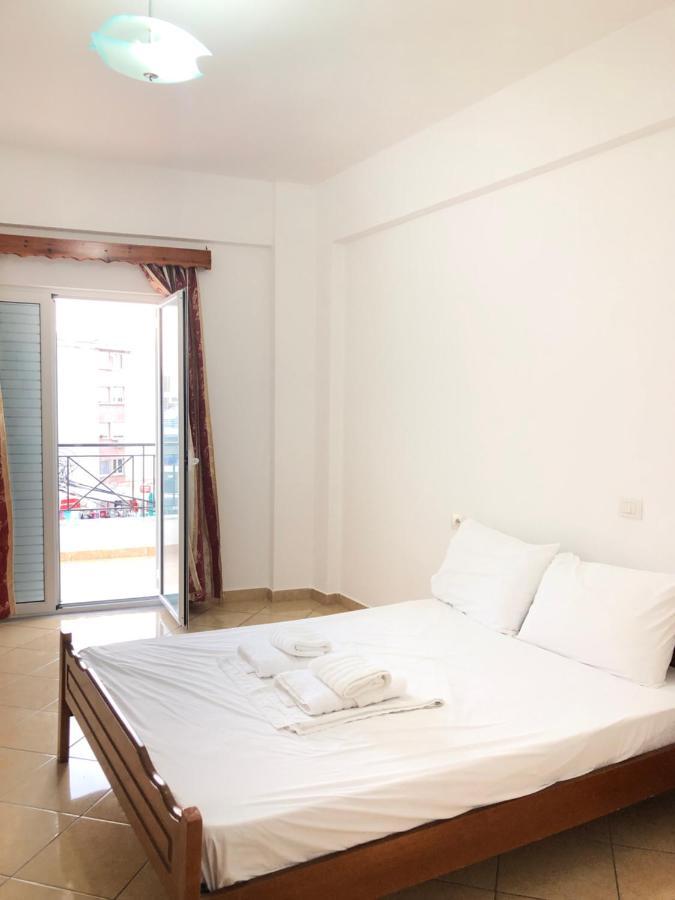 Center Hotel Pirro Химара Экстерьер фото