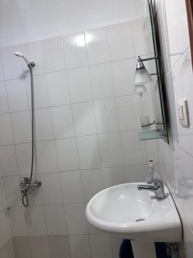 Center Hotel Pirro Химара Экстерьер фото