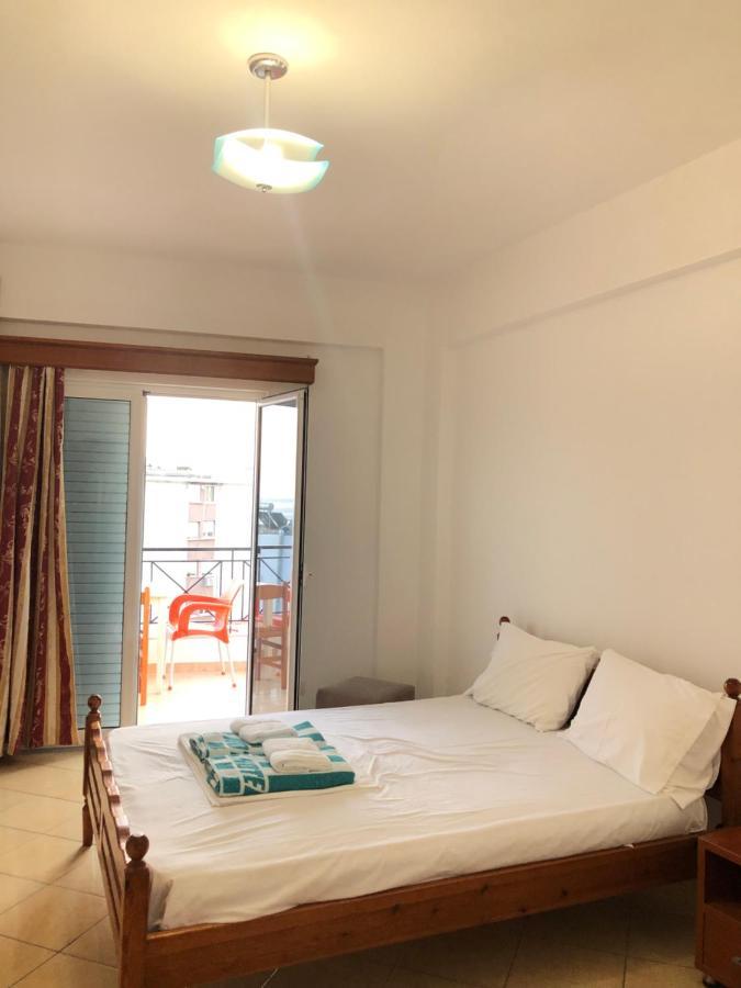 Center Hotel Pirro Химара Экстерьер фото