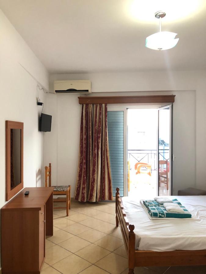 Center Hotel Pirro Химара Экстерьер фото