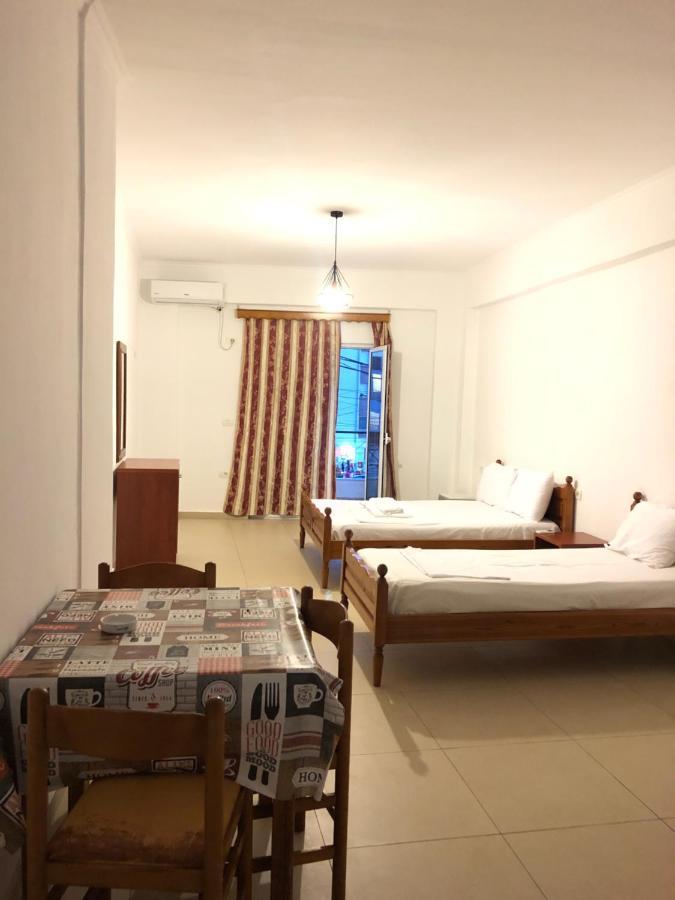 Center Hotel Pirro Химара Экстерьер фото