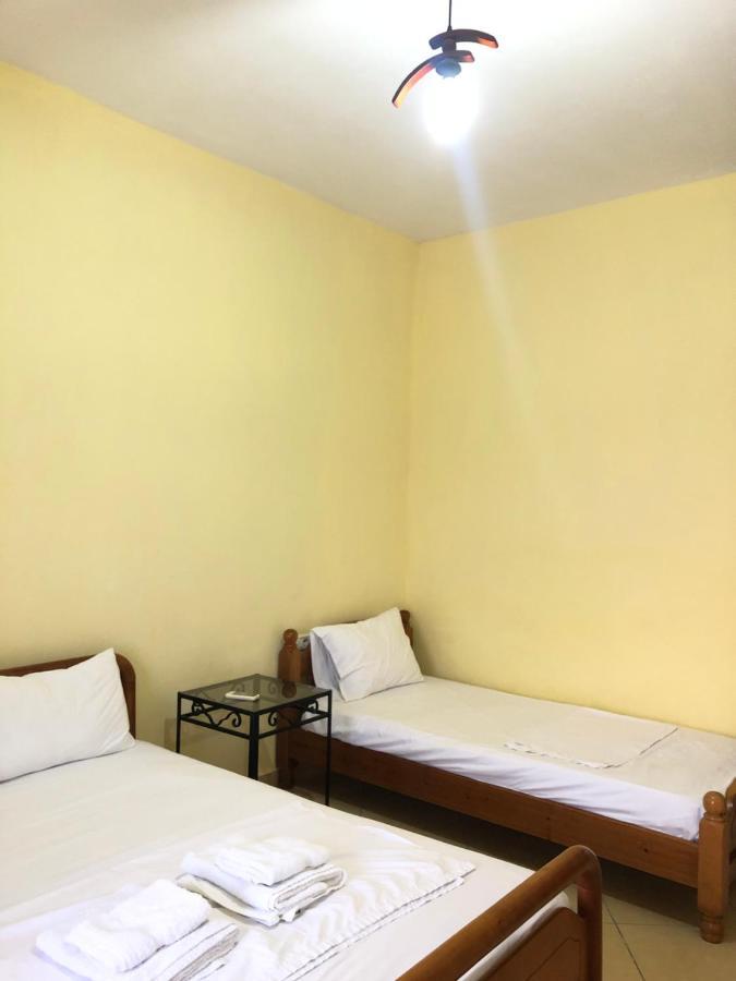 Center Hotel Pirro Химара Экстерьер фото