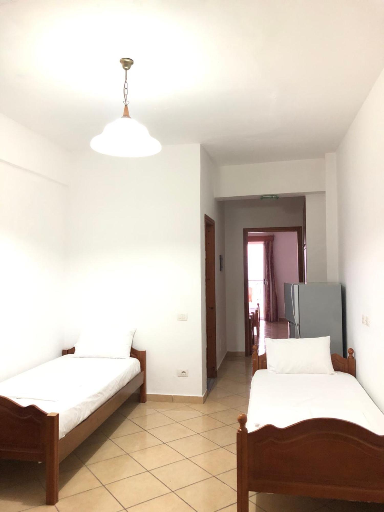 Center Hotel Pirro Химара Экстерьер фото